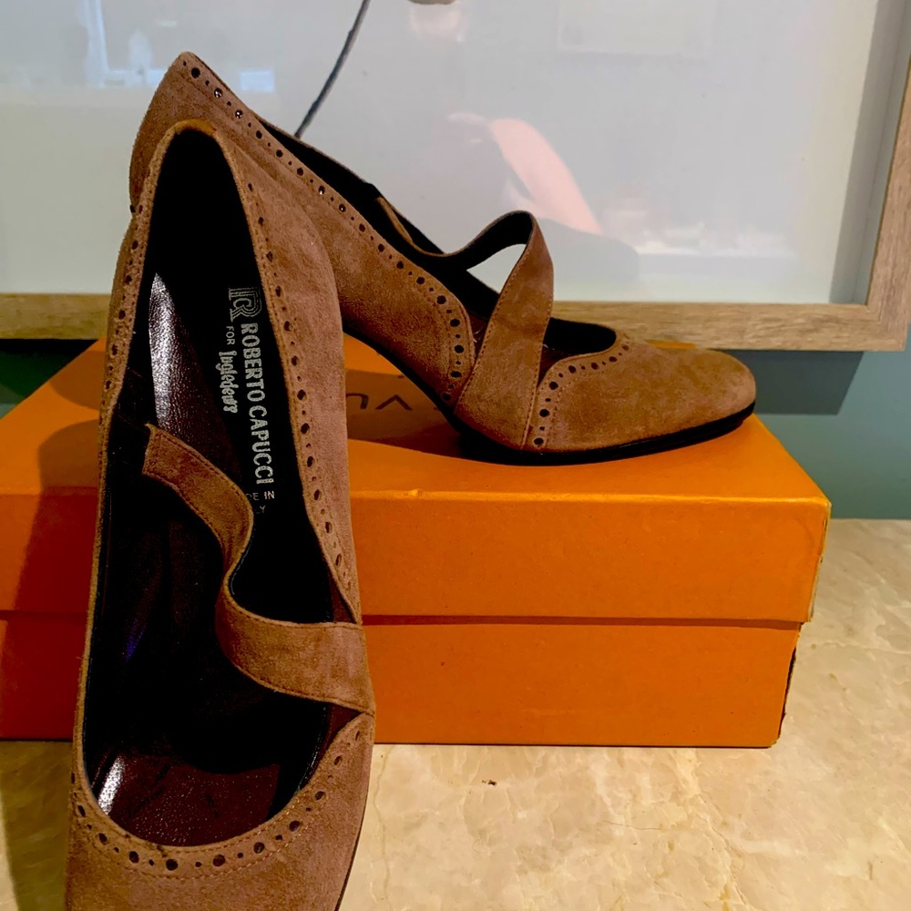 Roberto Capucci suede shoes